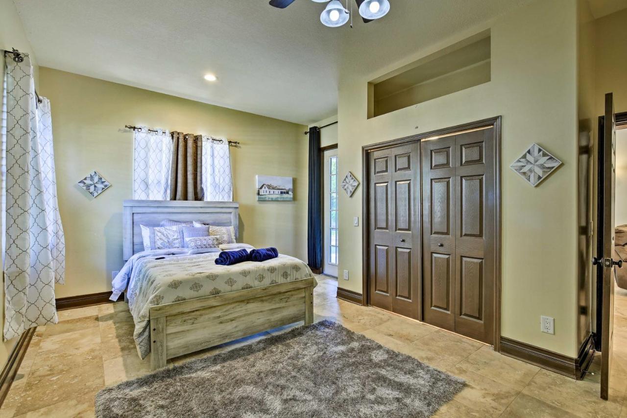 Tampa Oasis With Pool About 7 Mi To Busch Gardens! Villa Exterior photo